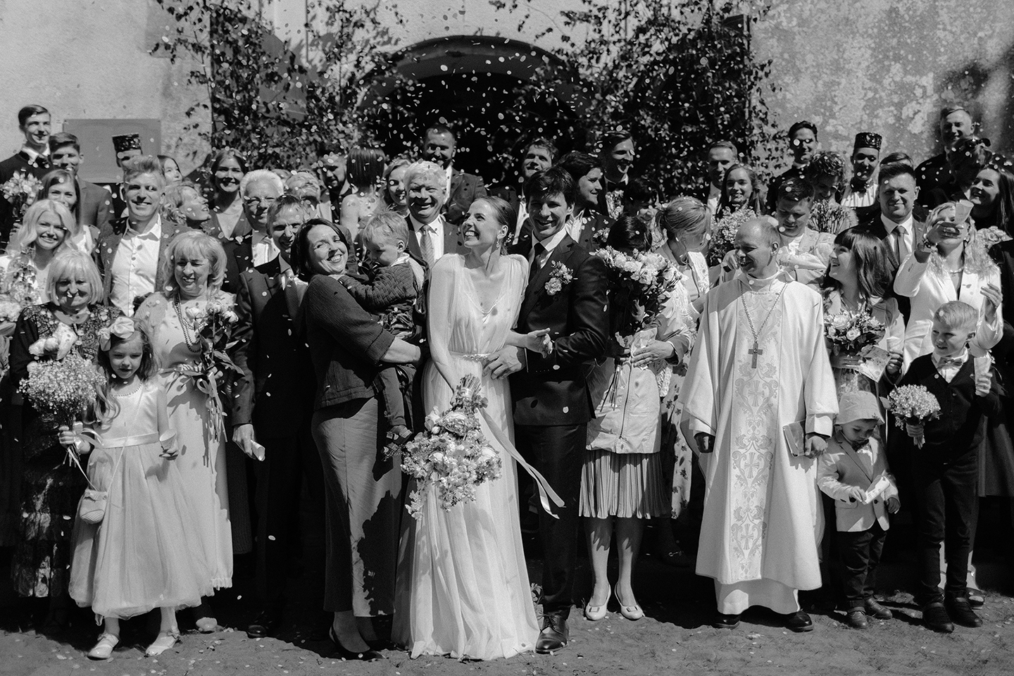 Wedding group family photo confetti